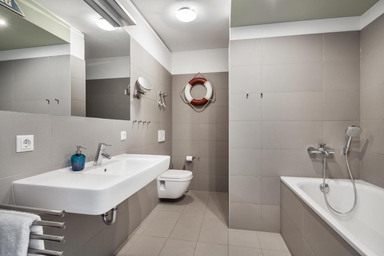Apartmenthaus Hafenspitze Ap 5 - am Yachthafen 5 - Blickrichtung offenes MeerStrandpromenade Eckernförde Exterior foto