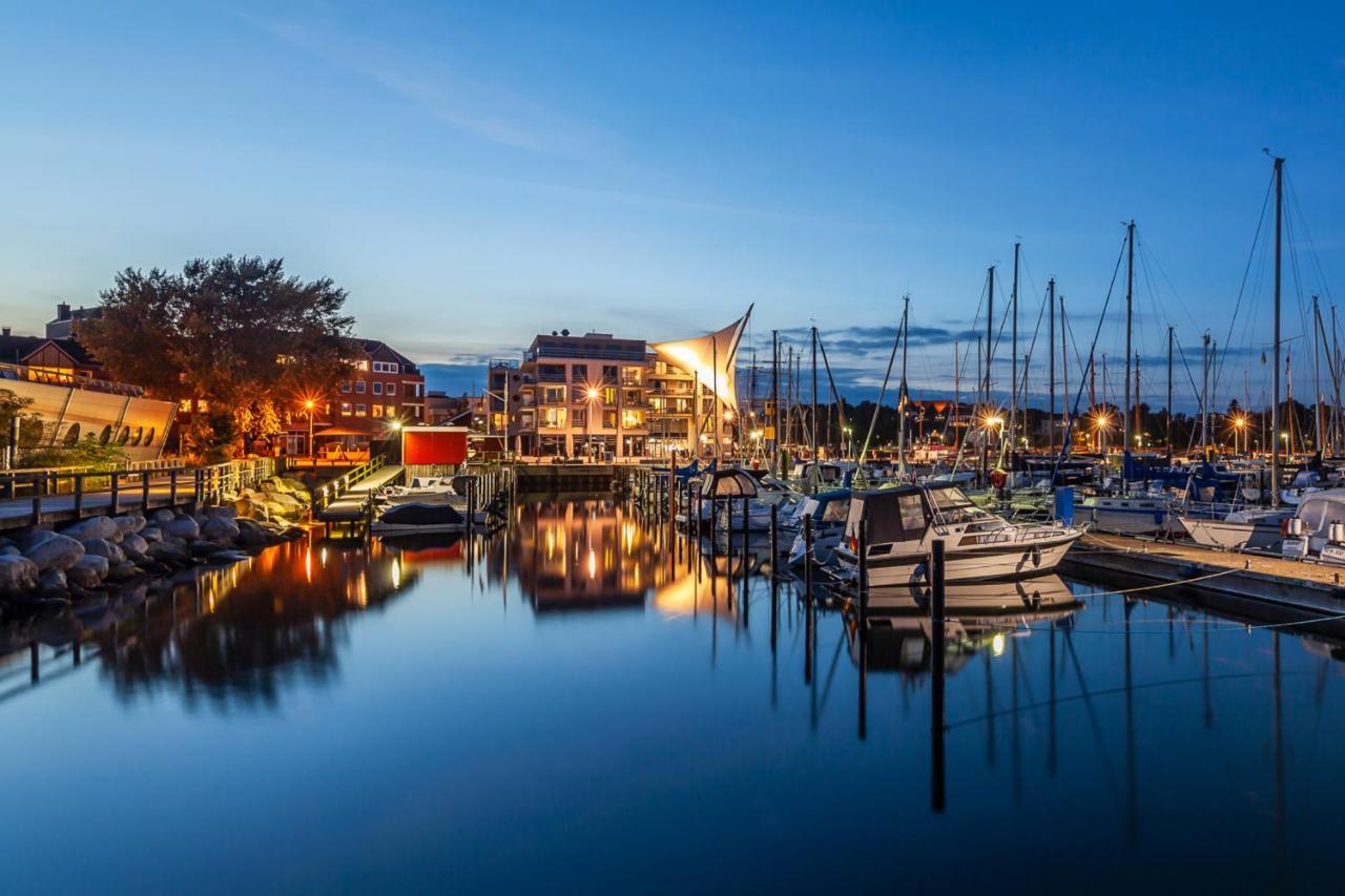 Apartmenthaus Hafenspitze Ap 5 - am Yachthafen 5 - Blickrichtung offenes MeerStrandpromenade Eckernförde Exterior foto